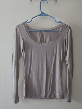 3 For 10) Uniqlo Heattech Top XS